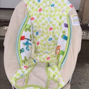 Baby bouncer that vibrates